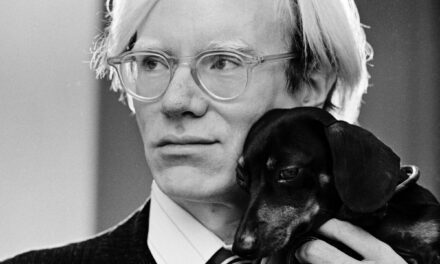 Burse în valoare de 700.000 de dolari oferite de fundația Andy Warhol pentru scriitori